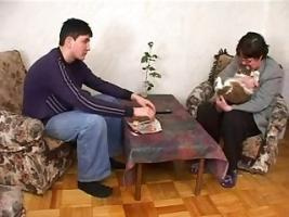 Пришел вдуть толстой соседки в очках