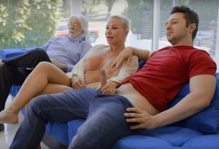 Старый муж не реагирует на измену жены